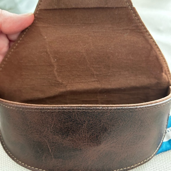 Fossil Eyeglasses Case w Magnetic Closure Brown & Soft cloth-bag - Picture 8 of 8